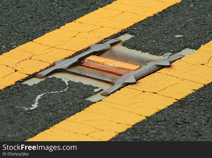 Road reflector lane marker