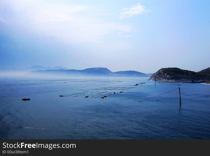 The Weihai Bay is famous for its picturesque scenery as well as blue skies, warm sunlight, fresh moist air, rolling green hills, primeval forests, calm bay, limpid seawater, and multi-colored seabed landscape .