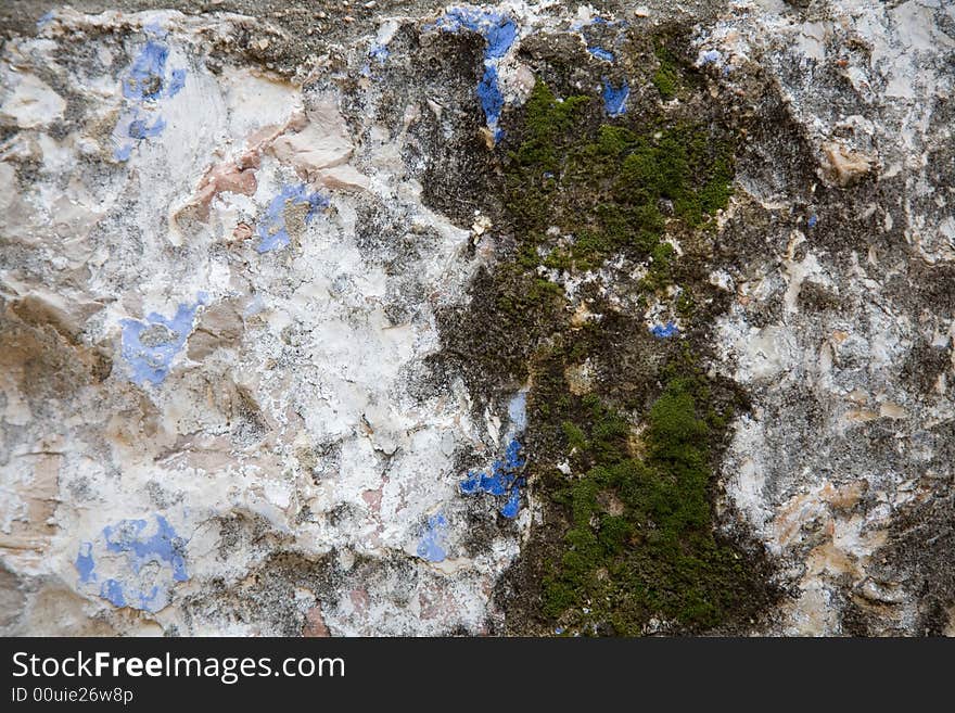 Color structures on the rock wall.