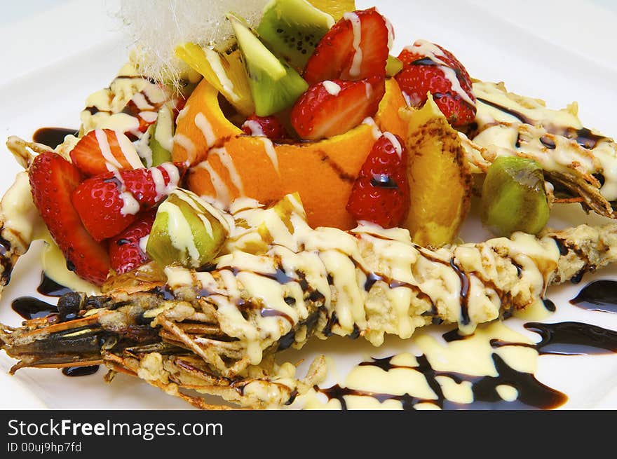 Fried shrimps with the vegetables and by the berries