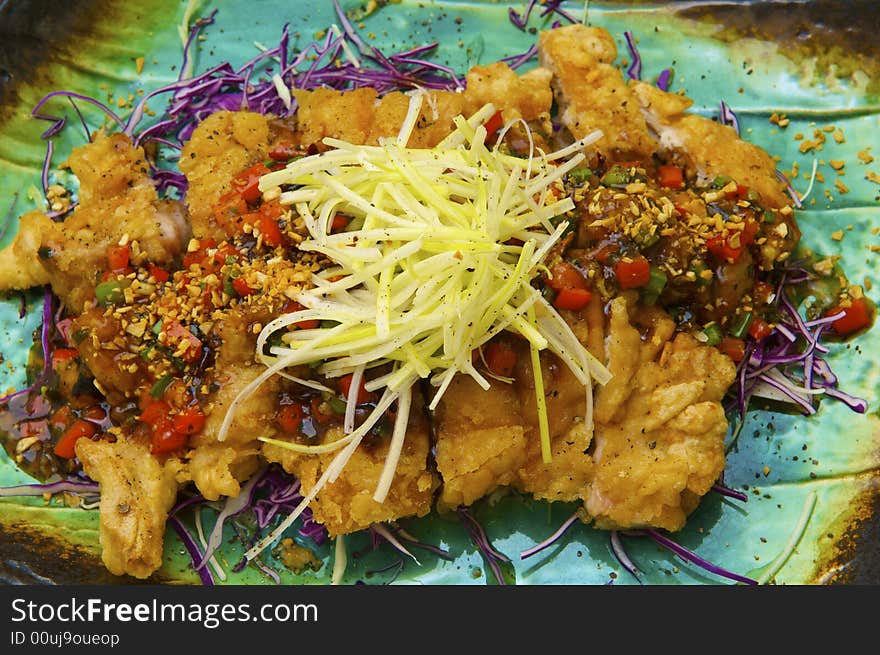 Fried shrimps with the sauce and the vegetables