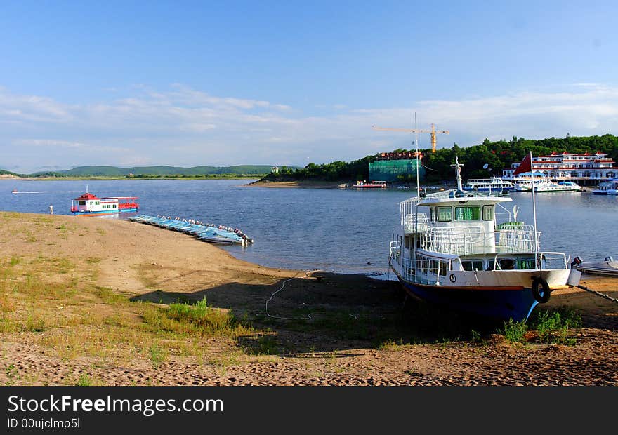 The boat near the lake