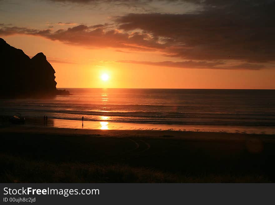 Last rays of a gorgeous sunset at Piha beach