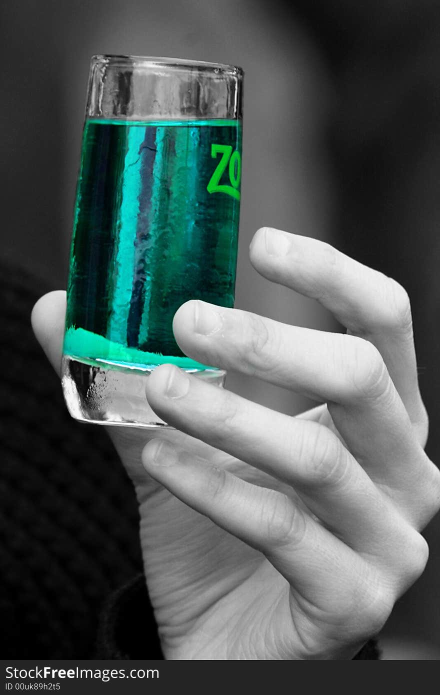 An image aof a hand taking a glass with a green drink