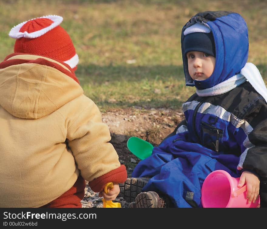 Small girl and the boy play color toys at road (2)