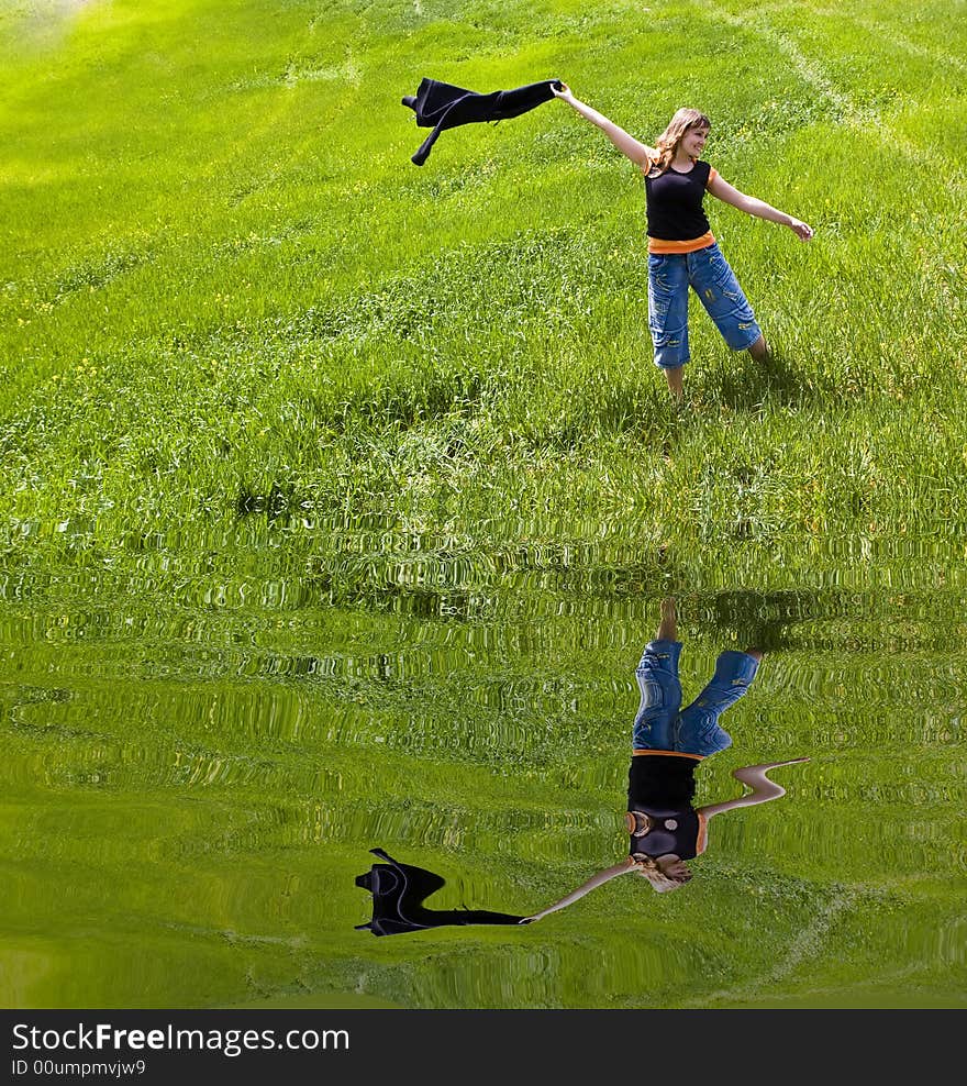 Young woman playing on green field.