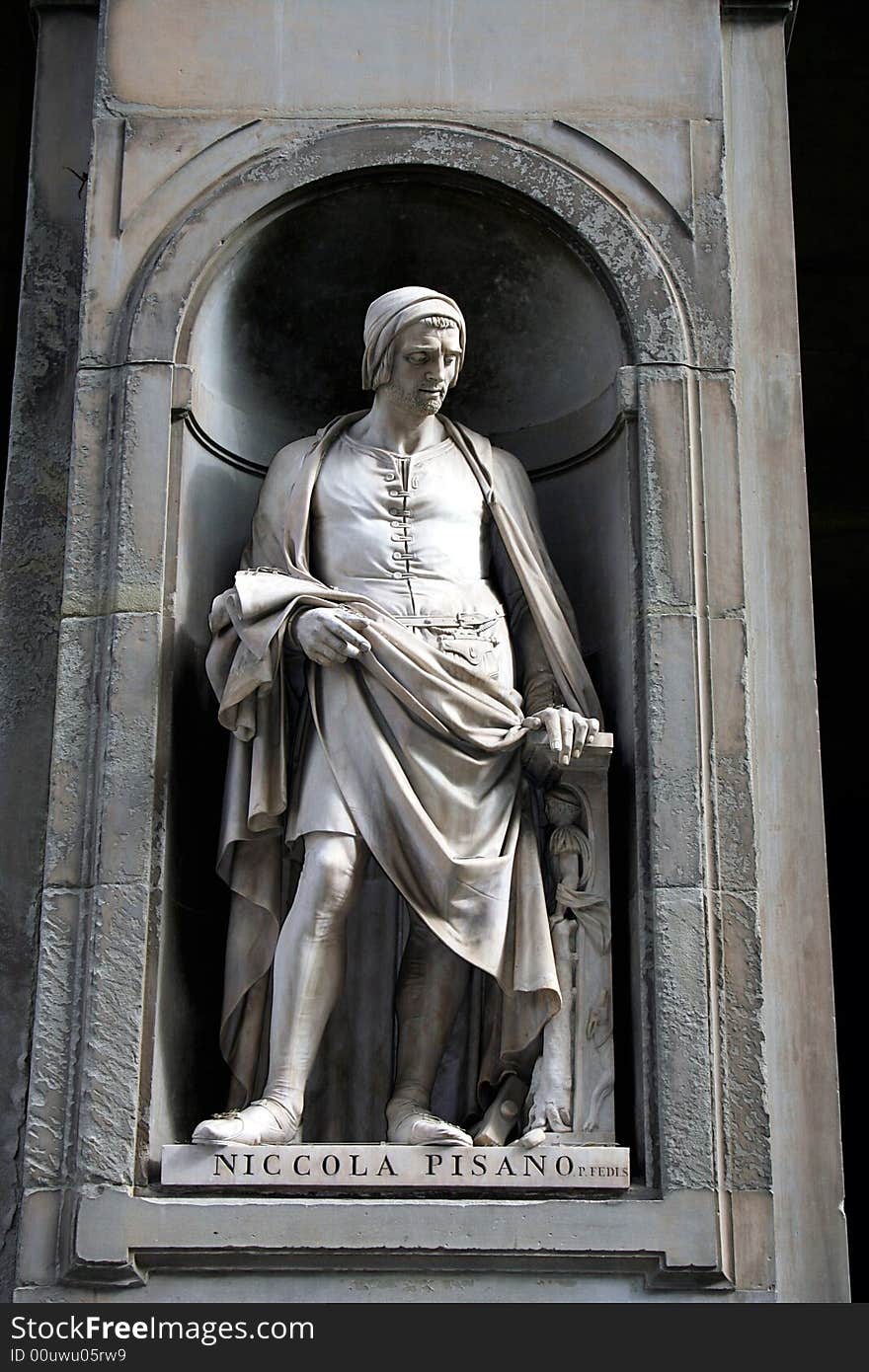 Uffizi Alley Statue