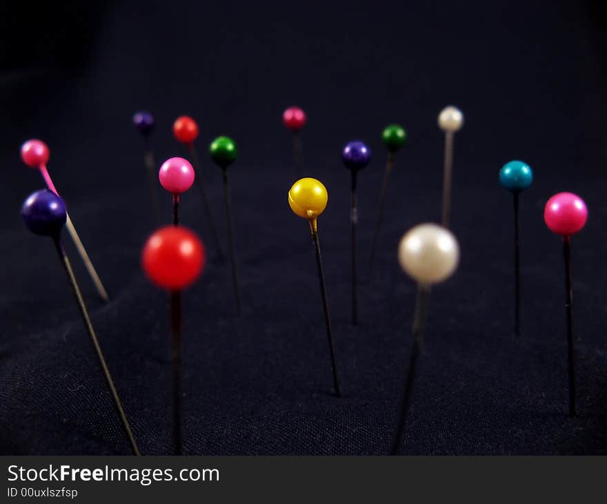 Needles with colored heads