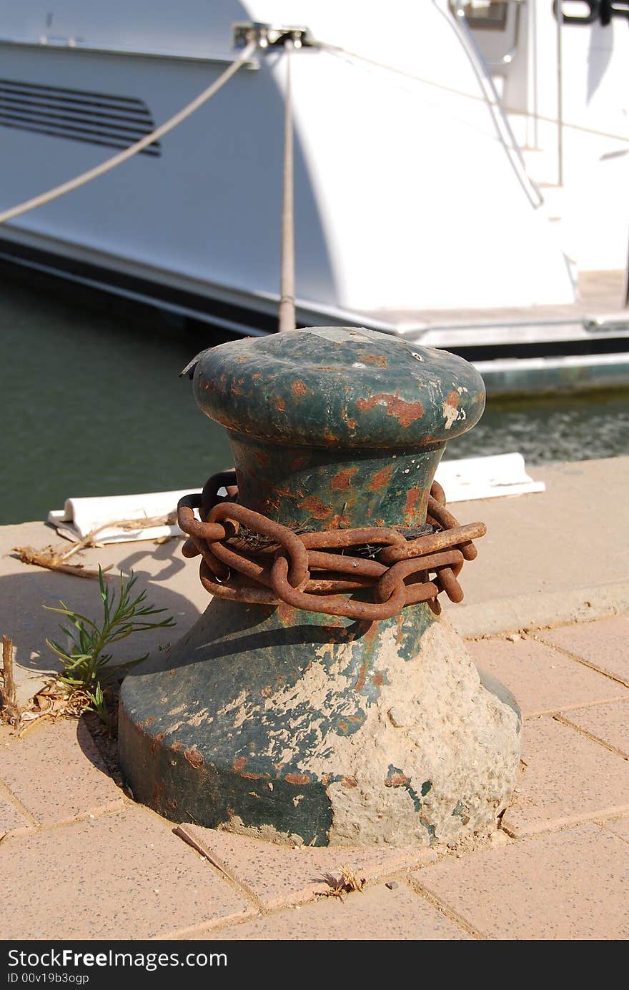 Rusty chain on pristane and rope from yacht