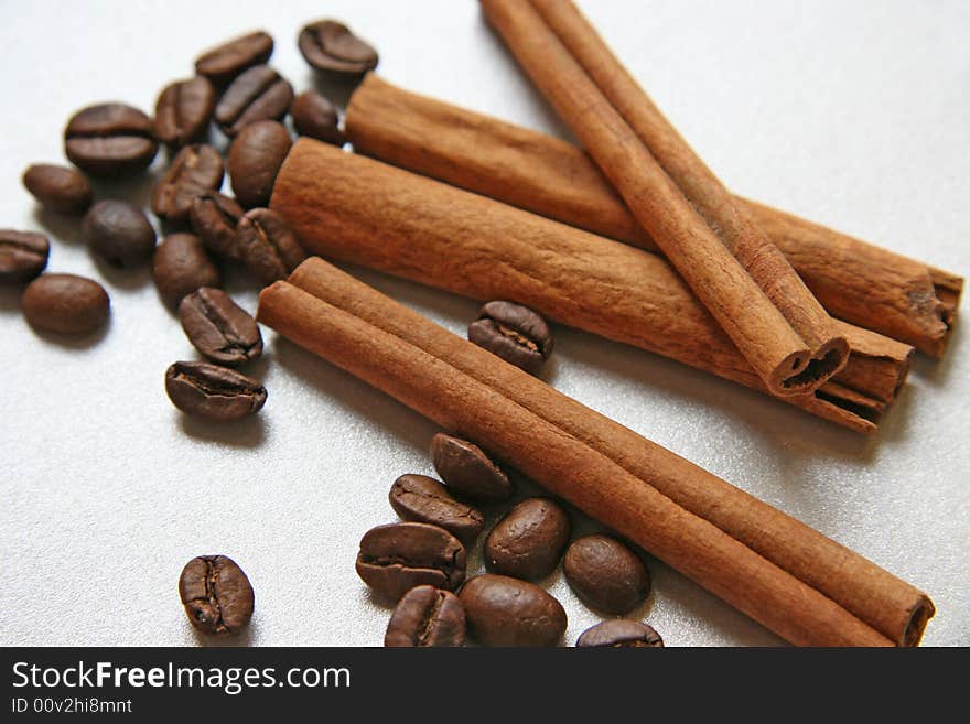 Sticks cinnamon and coffee grains