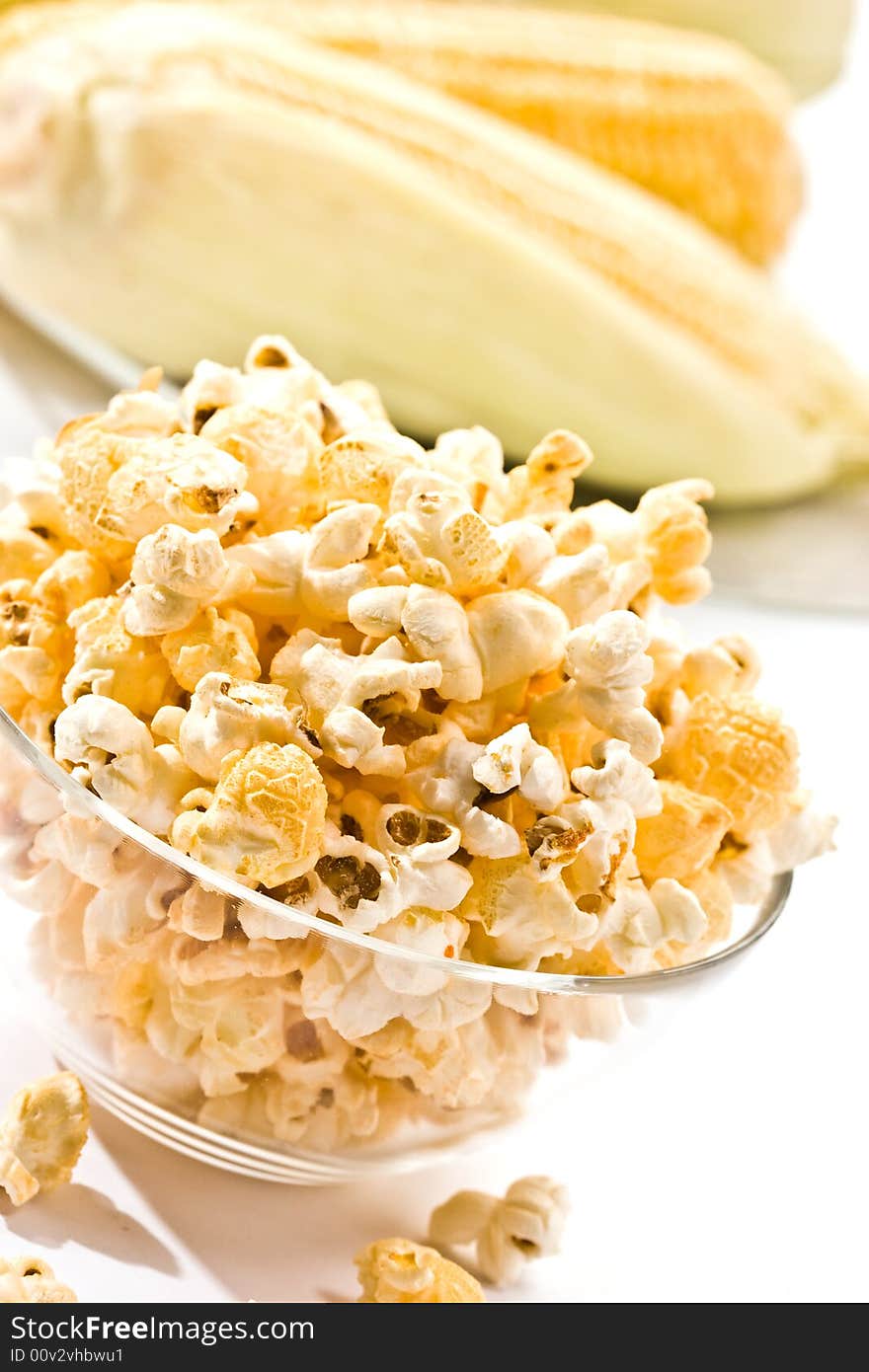 Food series: macro picture of popcorn on the bowl