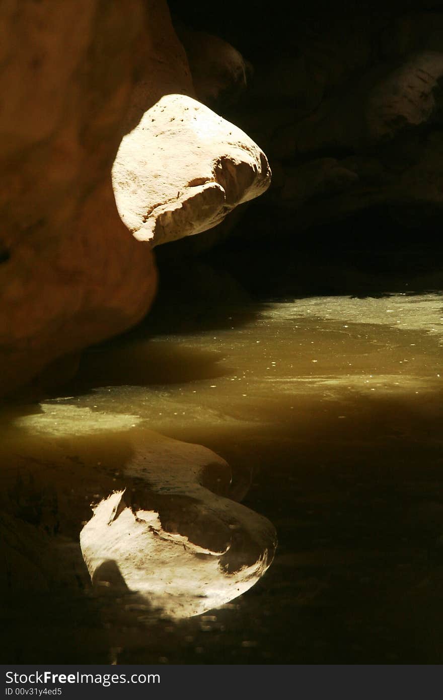 Reflection of stone in the Hava cistern. Reflection of stone in the Hava cistern.