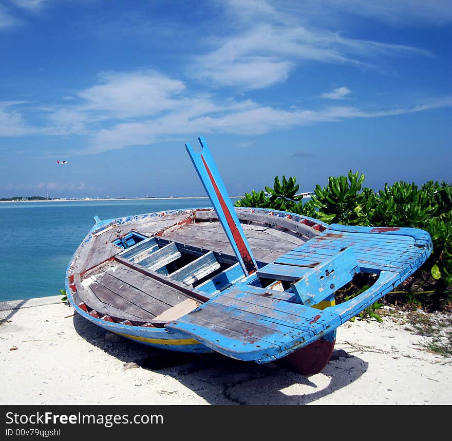 (name is dhoni)  The doni it is used for a traveling by sailing in the maldives and around the world. (name is dhoni)  The doni it is used for a traveling by sailing in the maldives and around the world