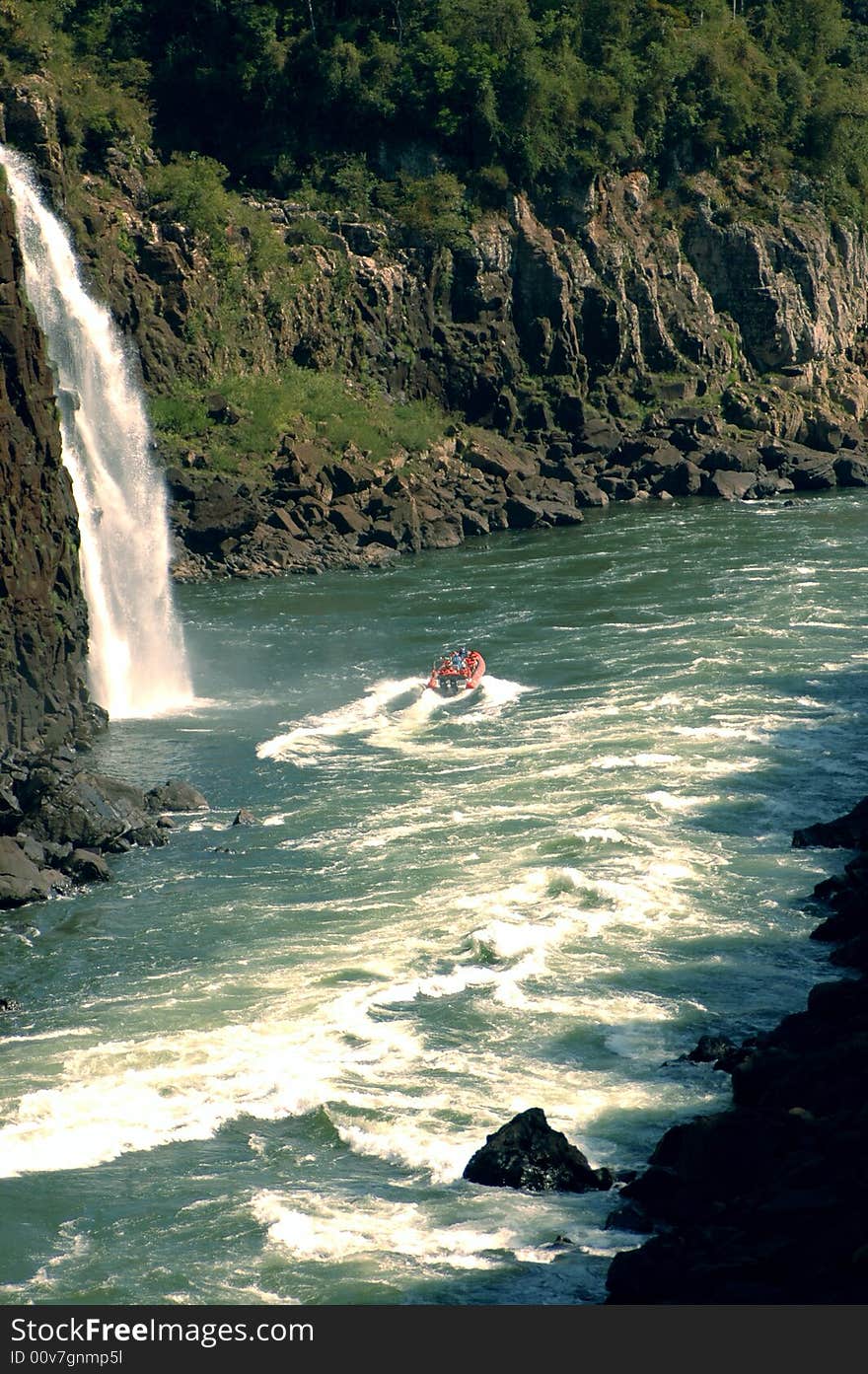 Gran Aventura boat on iguazu river