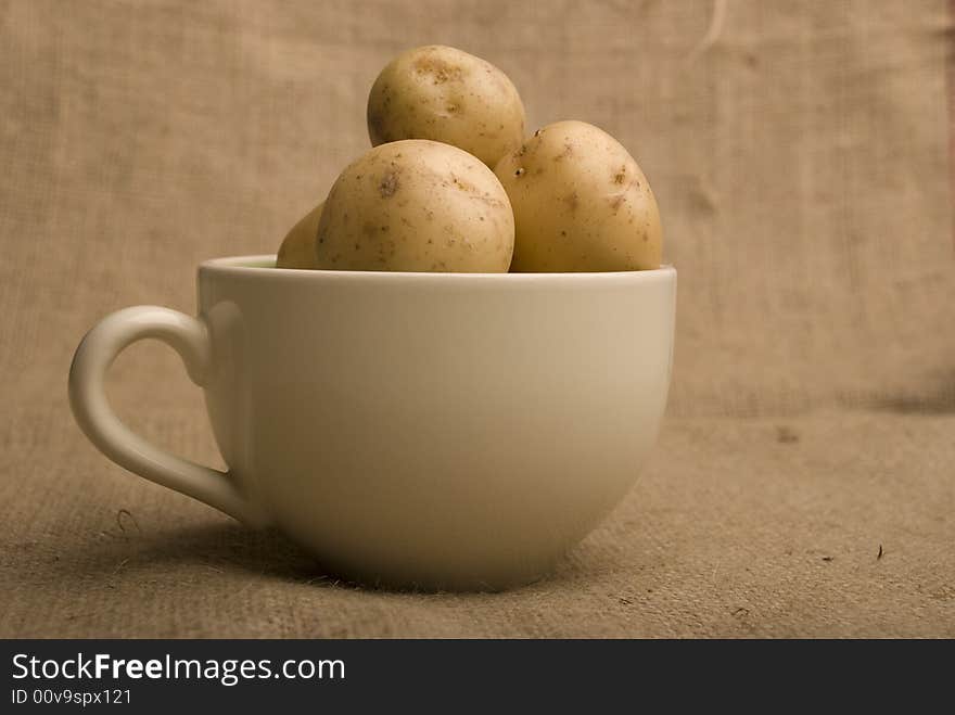 Bowl of m peer potatoes on sack