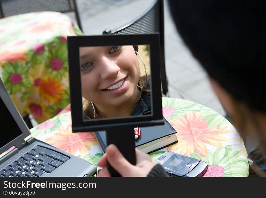 The female student makes a make-up street cafe