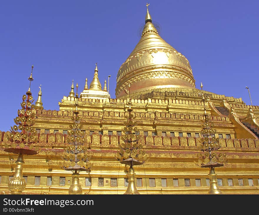 Myanmar, Yangon: Shwedagon pagoda, one of the most impressive pagoda in the world.