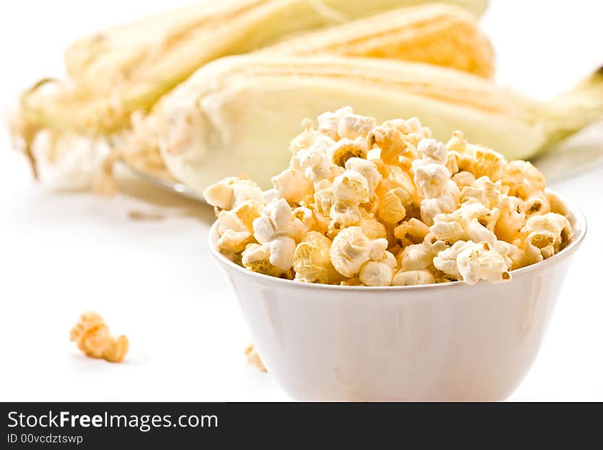 Food series: macro picture of popcorn on the bowl