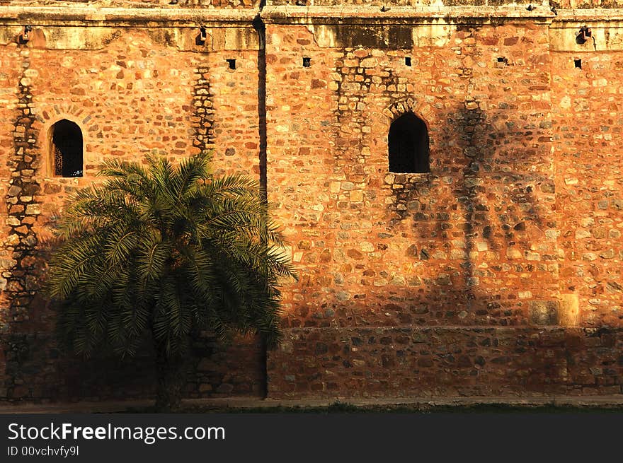 India, Delhi: Humayun tomb; this complex in mughal style date from the 16th century; is listed as a world heritage site; the image is a close-up of a wall inside de complex