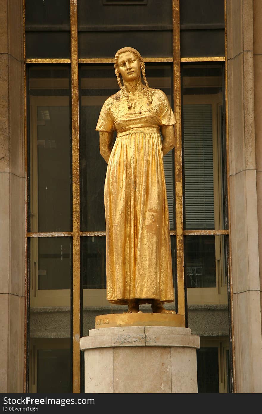 Golden lady statue at the trocadero, Paris. Golden lady statue at the trocadero, Paris