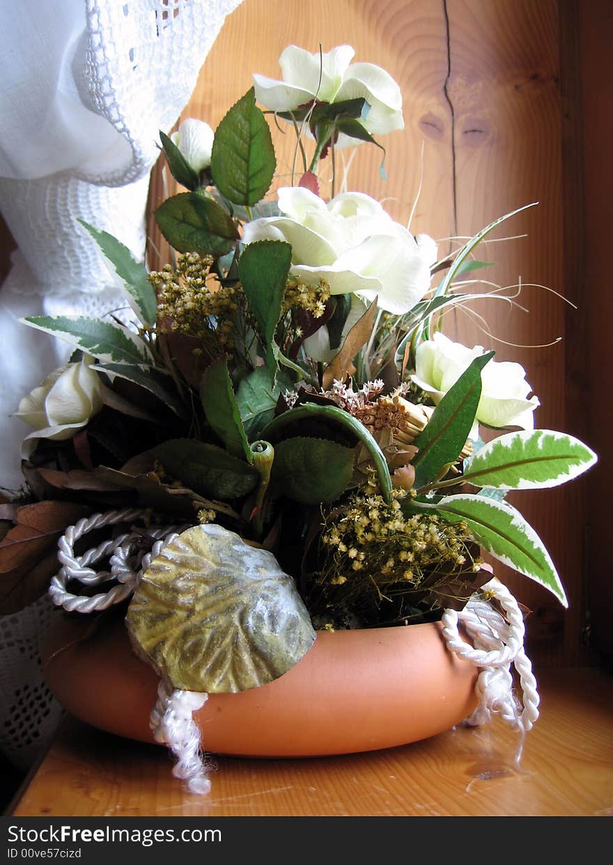 A decoration of white flowers