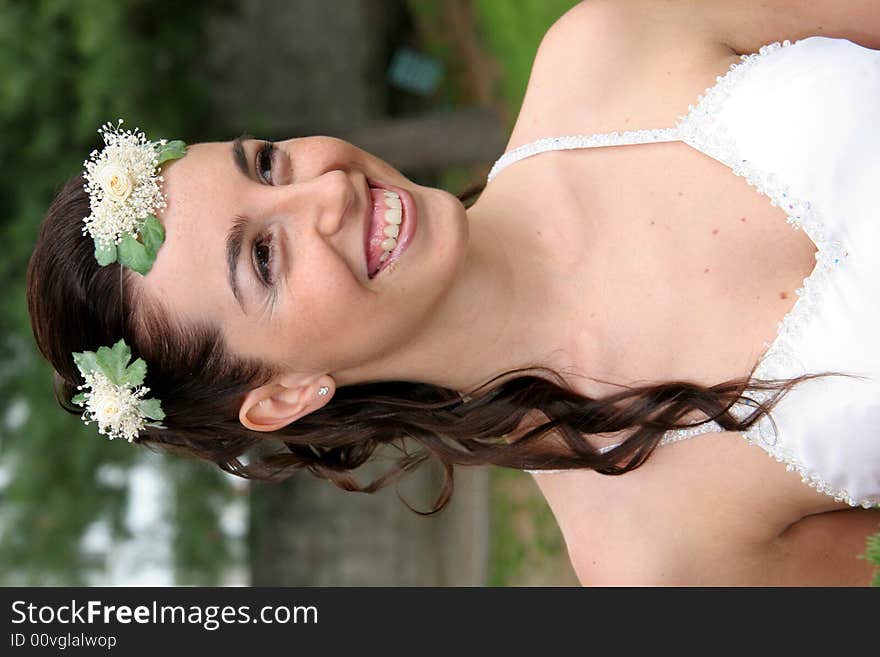 Beautiful bride posing in the wedding day