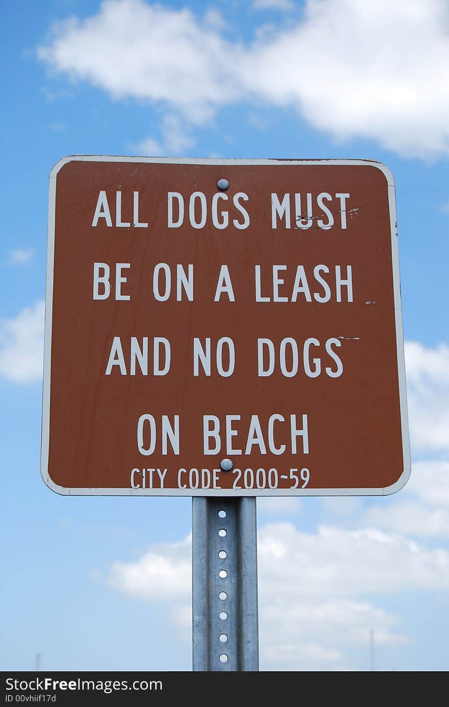 All dogs must be on a leash and no dogs on beach sign. All dogs must be on a leash and no dogs on beach sign