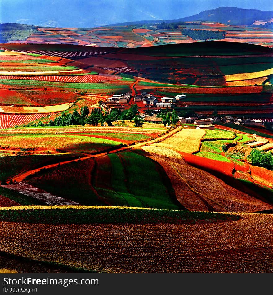 The colorul field in Dongchuan，Yunnan, China。. The colorul field in Dongchuan，Yunnan, China。