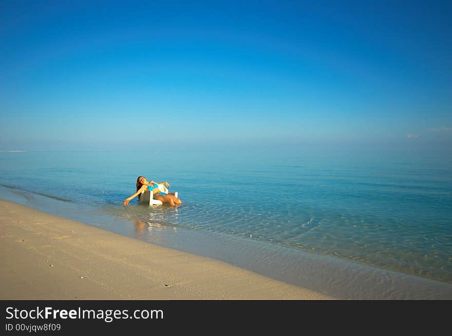 Woman enjoyng tranquility in the ocean