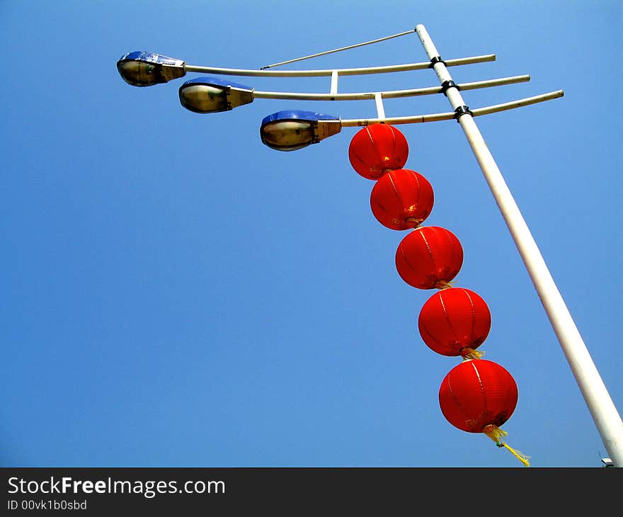 China's Spring Festival have been a time when there is an atmosphere of hanging lanterns decorate the tradition of creating a festive red lanterns and lucky. China's Spring Festival have been a time when there is an atmosphere of hanging lanterns decorate the tradition of creating a festive red lanterns and lucky