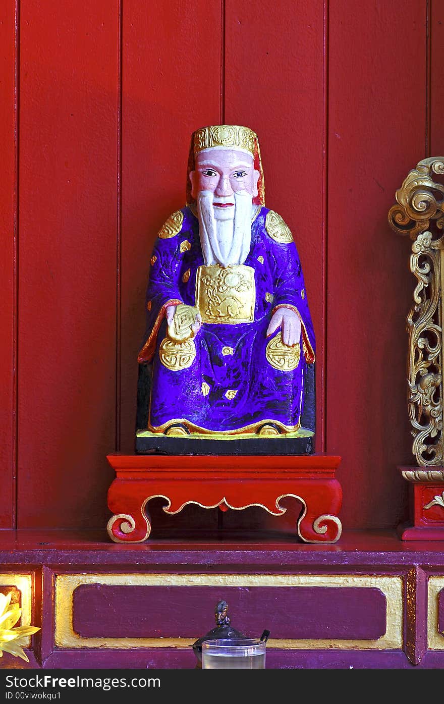 Malaysia, Penang: chinese temple; red background for this religious chinese statue