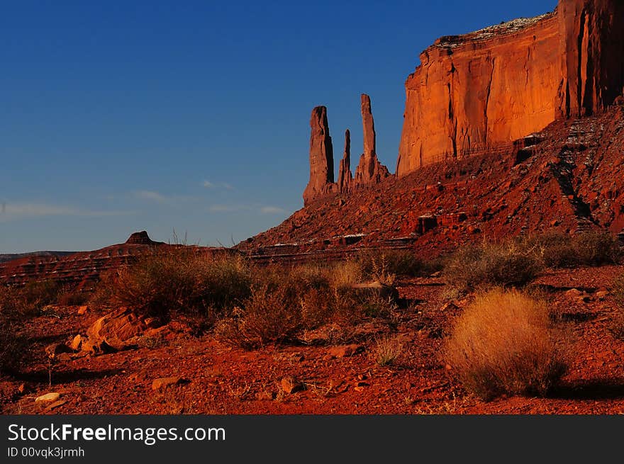 Great background Image of the three sisters in Monument Valley