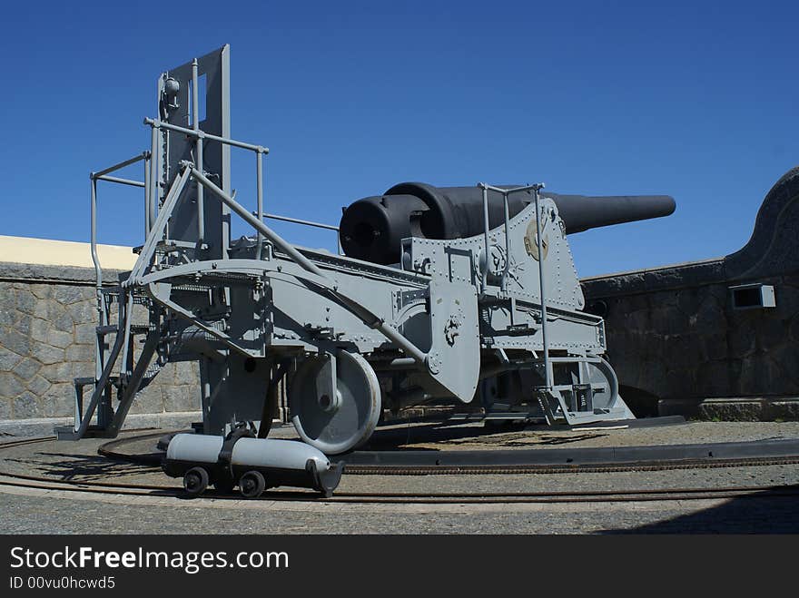 Old coast huge artillery gun and fortress