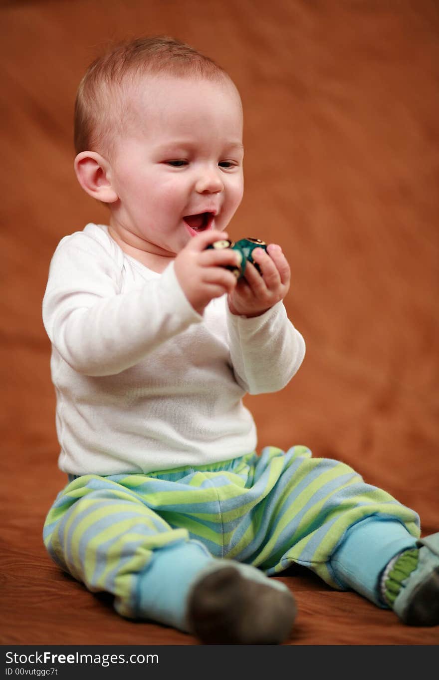 Baby enjoys the noise of the musical zen balls. Baby enjoys the noise of the musical zen balls.