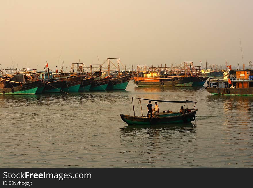 The fishing boat anchors in the wharf