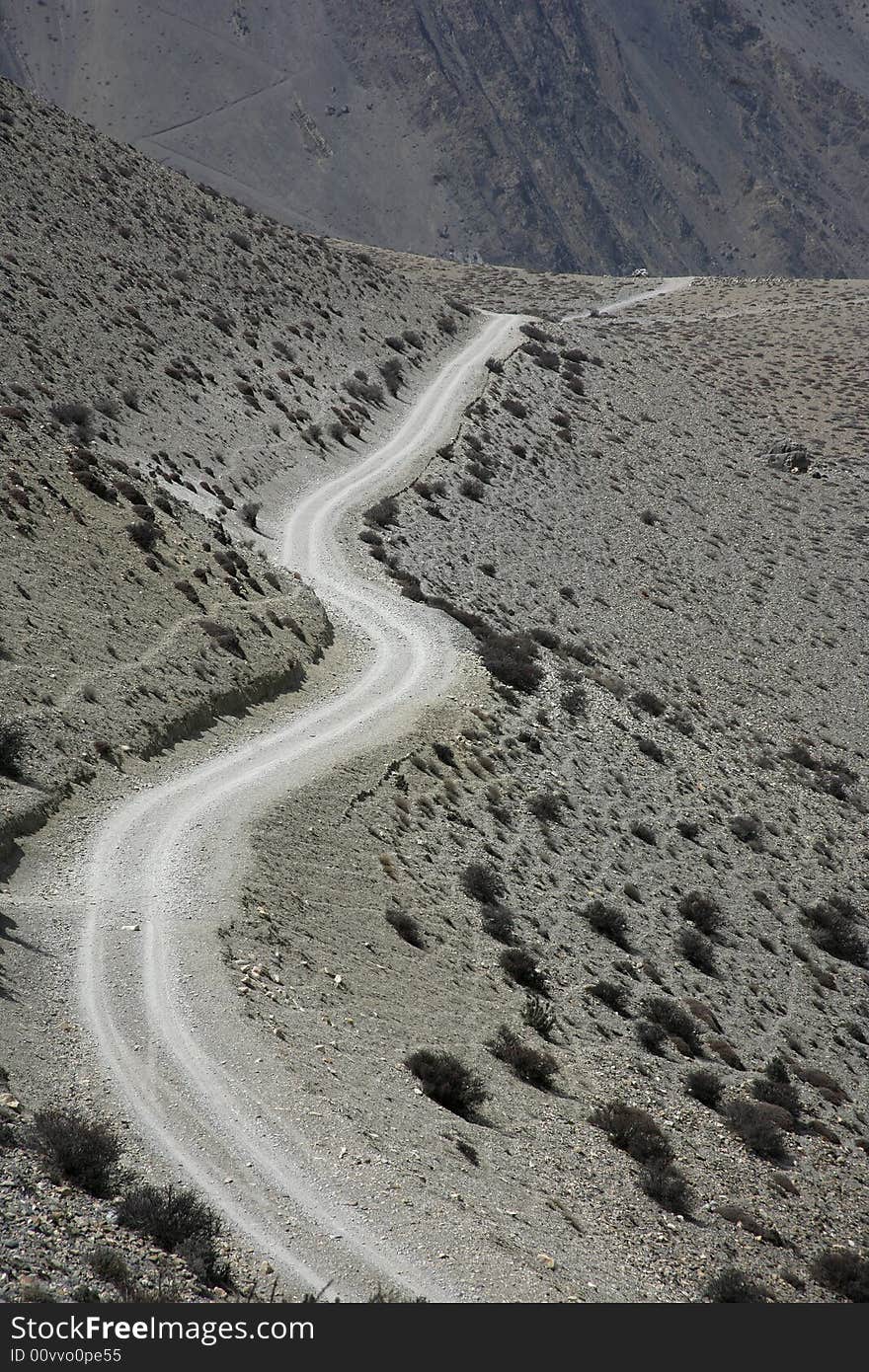 Winding dirt track on Annapuran circuit