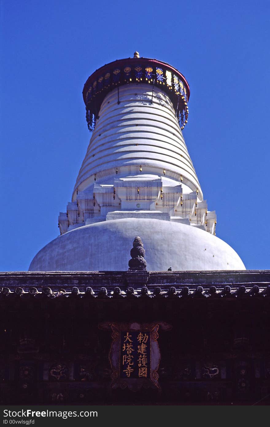 White pagoda in tayuansi lama temple is the landmark of wutaishan mountain