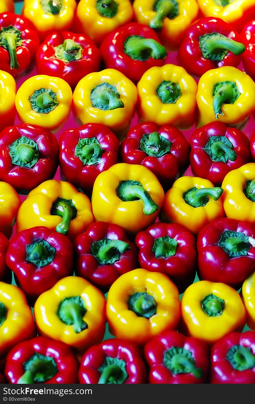 Fresh red and yellow pepper lay out in order