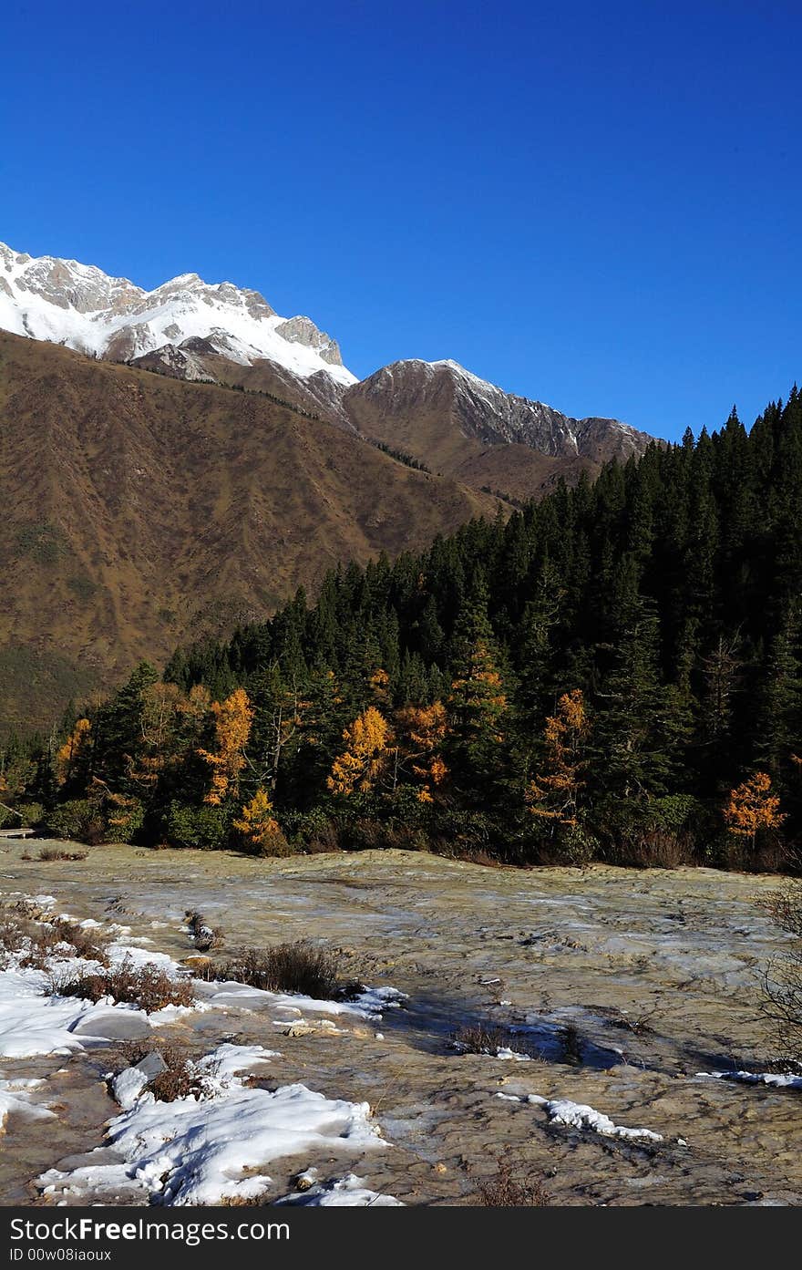 Beautiful plateau scenery in winter. Beautiful plateau scenery in winter.