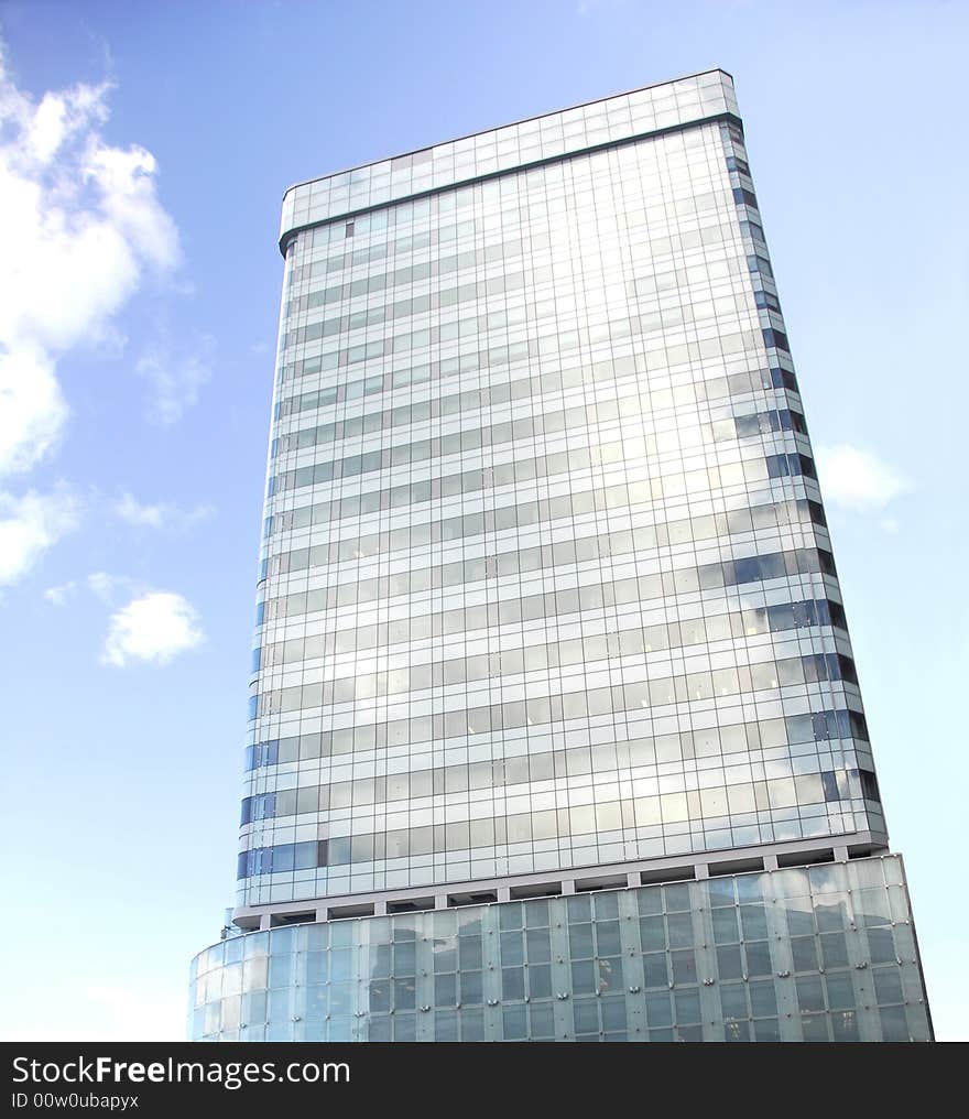 A brilliant office tower located in the heart of a banking and trading district.