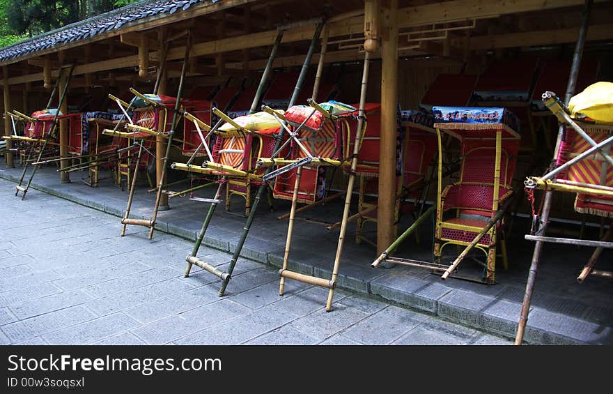 Chinese chairs which two labour can carry it on their shoulder