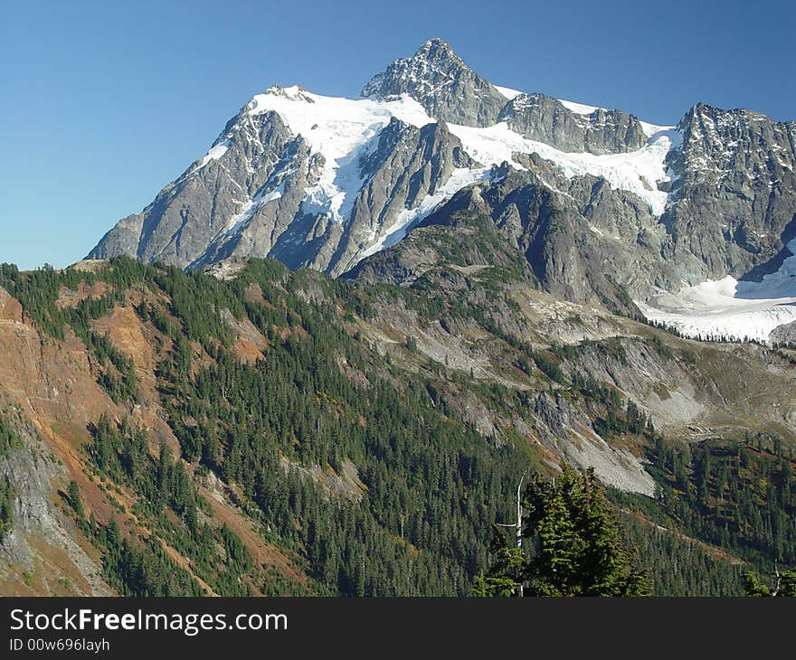 Mt Shuksan in the late summer from Artist Point. Mt Shuksan in the late summer from Artist Point.