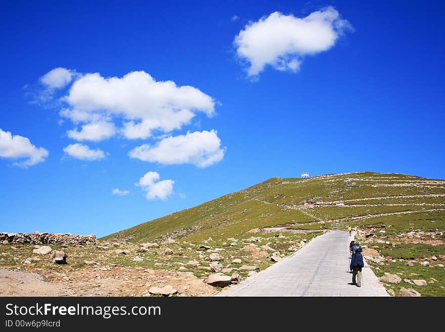 Some people climbing Wu-tai moutain. Some people climbing Wu-tai moutain