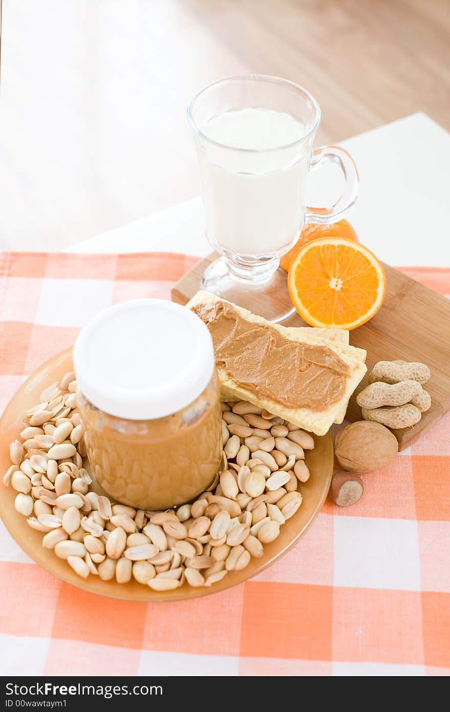 Peanut butter, crack bread and milk - delicious breakfast