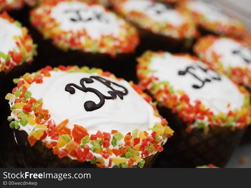 Many sweet beauty cakes on the table