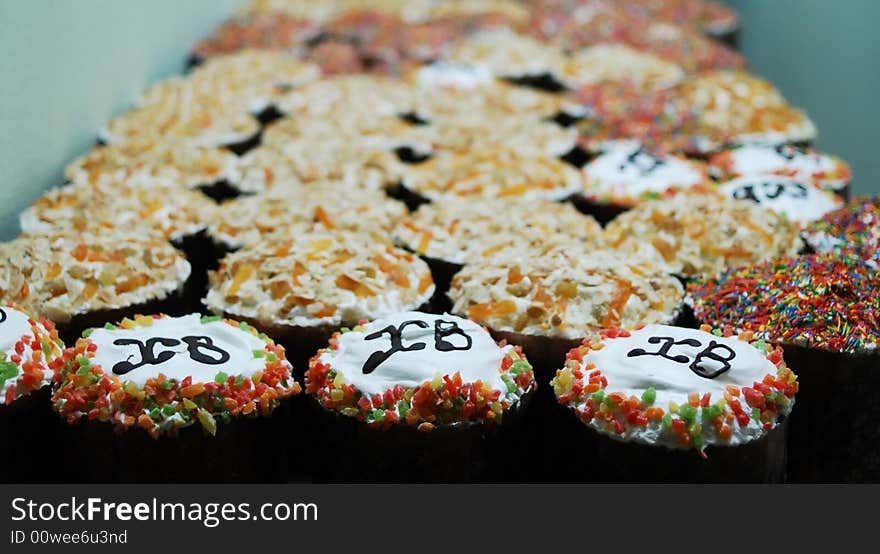 Many sweet beauty cakes on the table