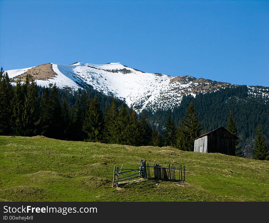 Shepherd house in Maramures mountains (Northern Carpathian). This house is on the way to Toroiaga summit (1930 m altitude). Shepherd house in Maramures mountains (Northern Carpathian). This house is on the way to Toroiaga summit (1930 m altitude)