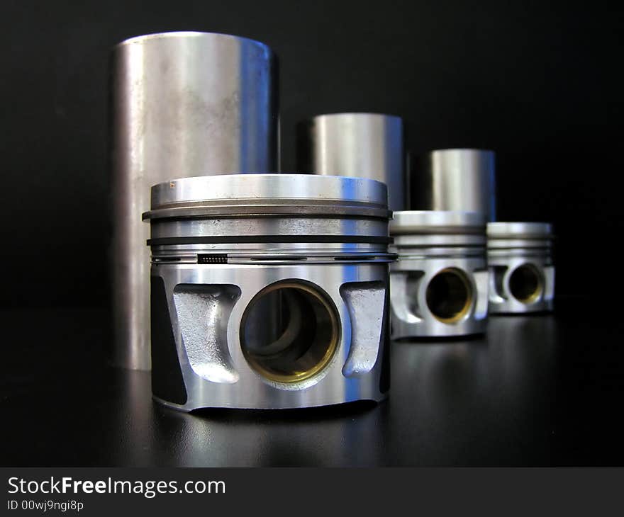 Set of liners and pistons