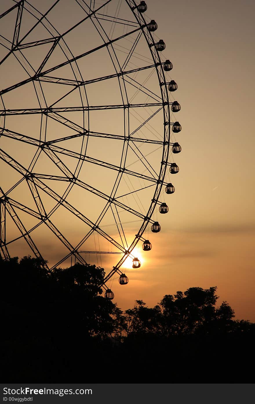 Evening shot of a sightseeing wheel in Tokyo. Evening shot of a sightseeing wheel in Tokyo.