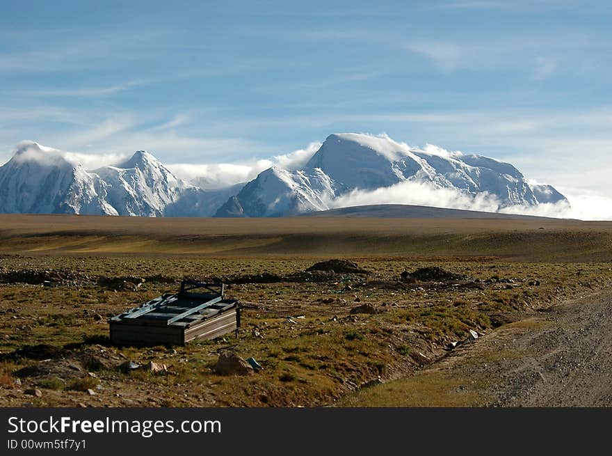 The tibetan wilderness by the road